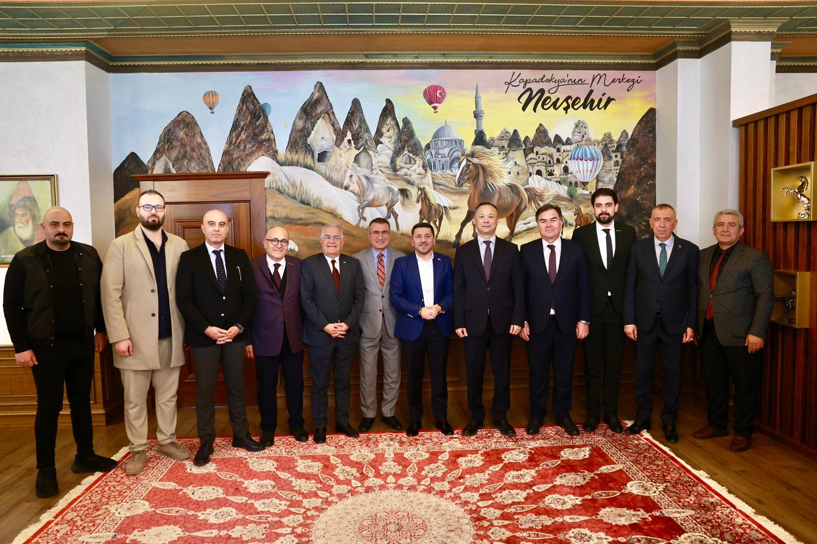 Kırgızistan Ankara Büyükelçisi Kazakbayev, Belediye Başkanı Arı’yı Ziyaret Etti