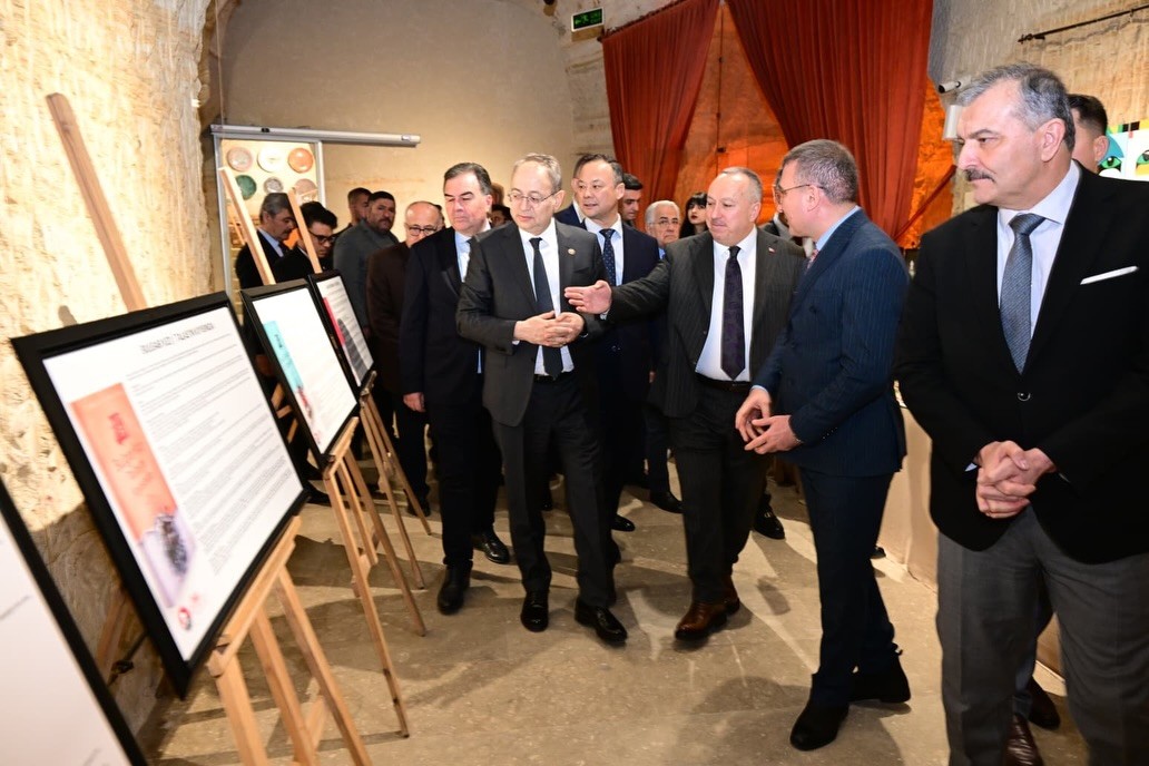 Türk Dünyasının Ortak Değeri Cengiz Aytmatov Fotoğraf Sergisi Açıldı