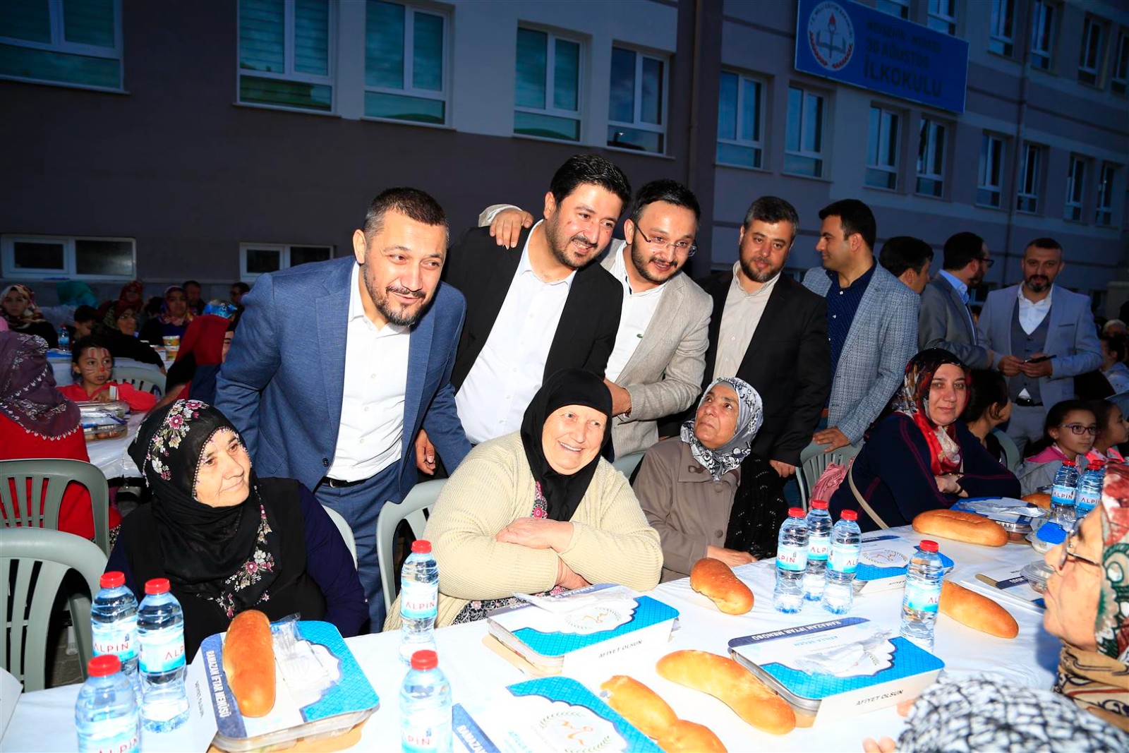 Özgün ve Çalışkan, Tam 8 Yıl Önce Aynı Fotoğraf Karesinin İçinde