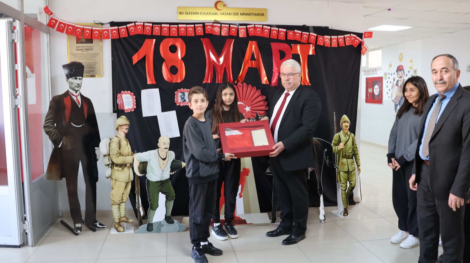 Şehit Semih Turgut Ortaokulu'nde Bayrak Teslim Töreni Düzenlendi