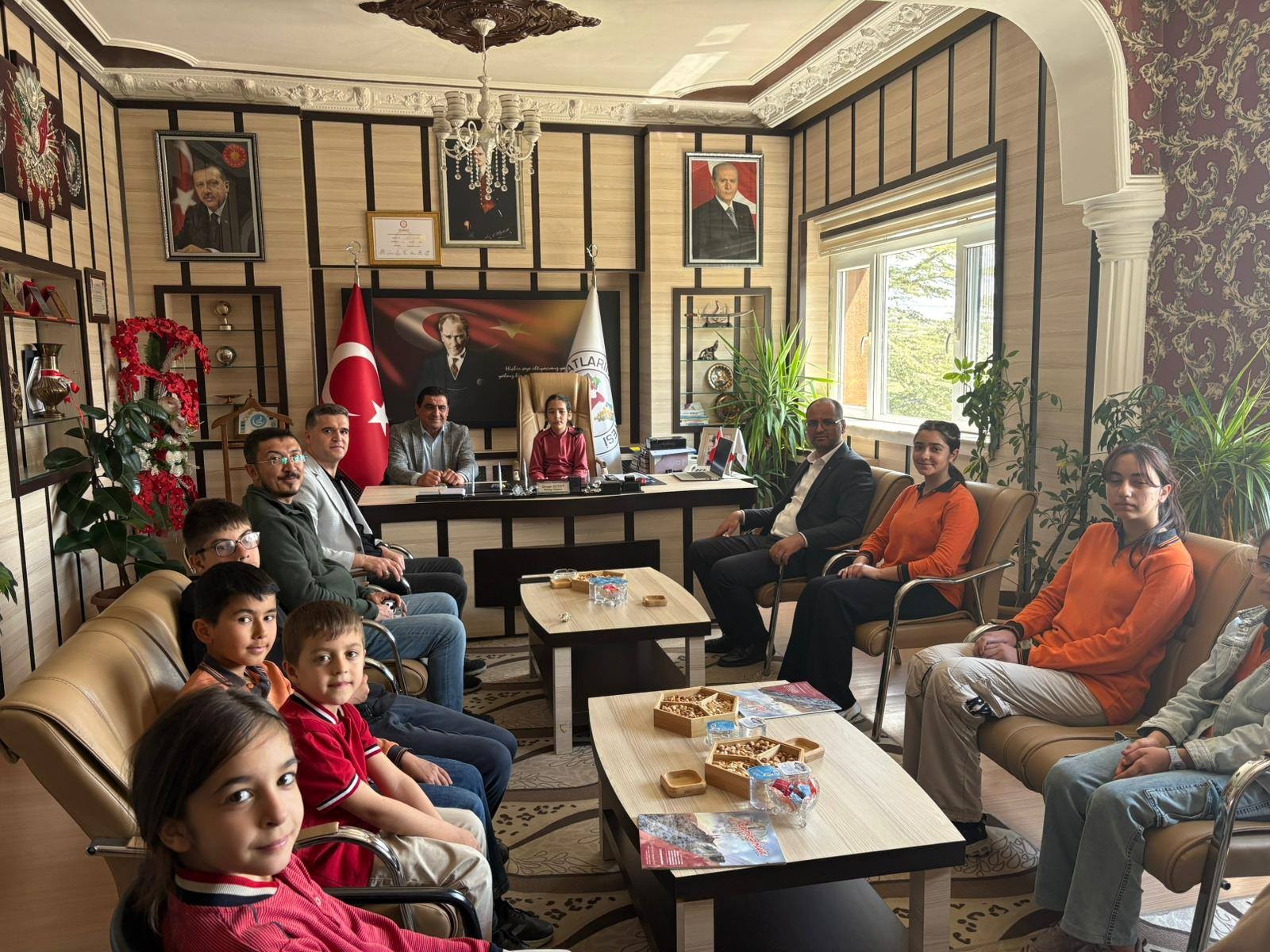 Başkan Selvi, Koltuğu Çocuklara Bıraktı