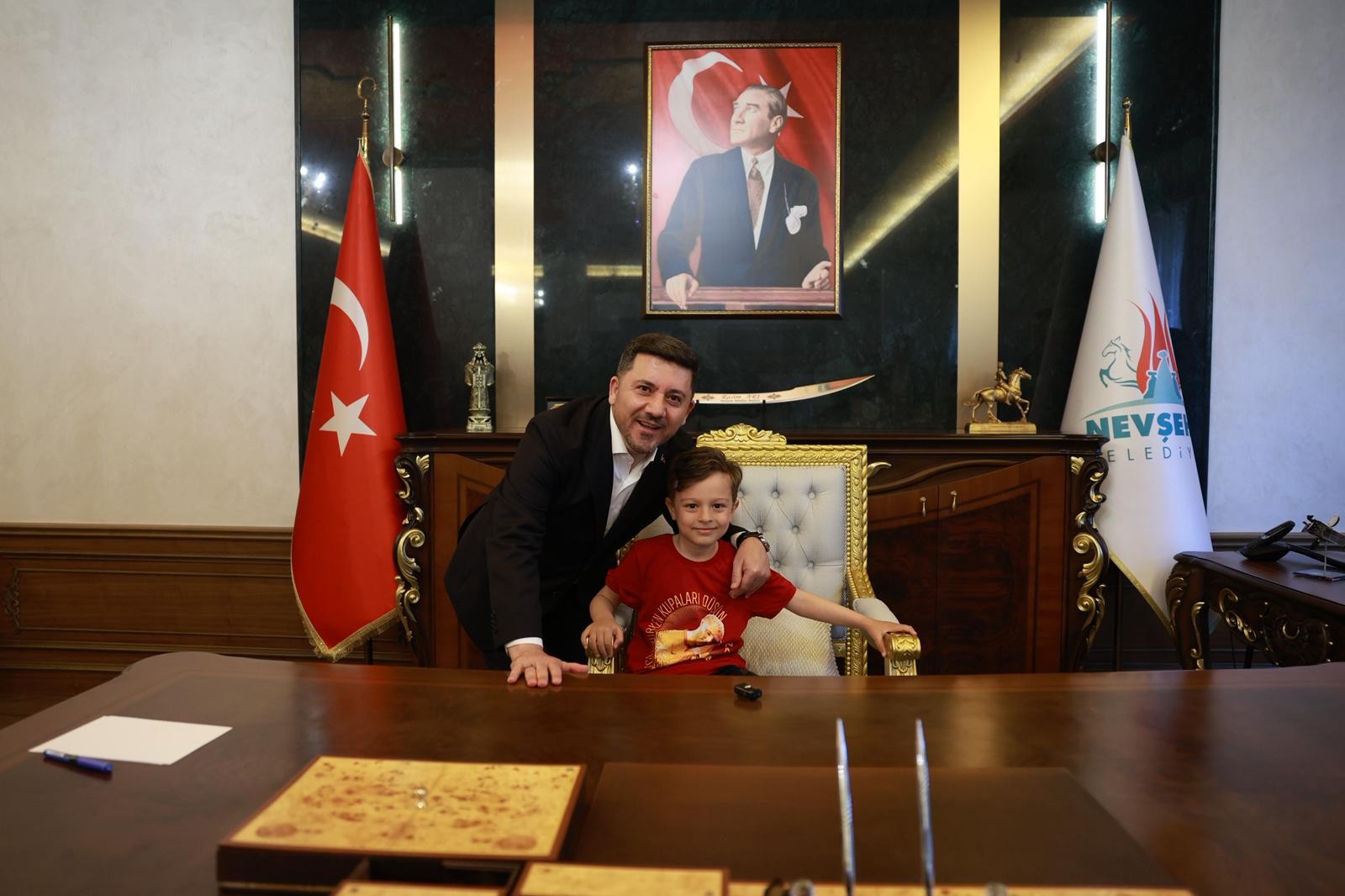 Başkan Rasim Arı, 23 Nisan'da Koltuğu Çocuklara Devretti