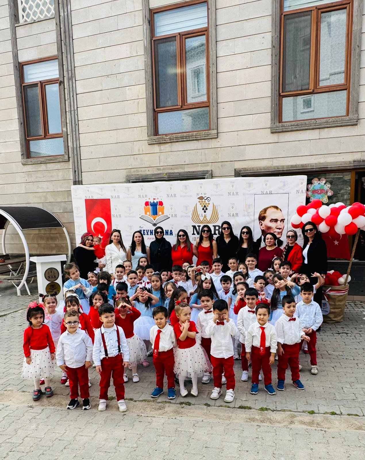 ÖZEL ZEYNEPANA ANAOKULU ÖĞRENCİLERİNİN GÖSTERİLERİ İLGİYLE İZLENDİ