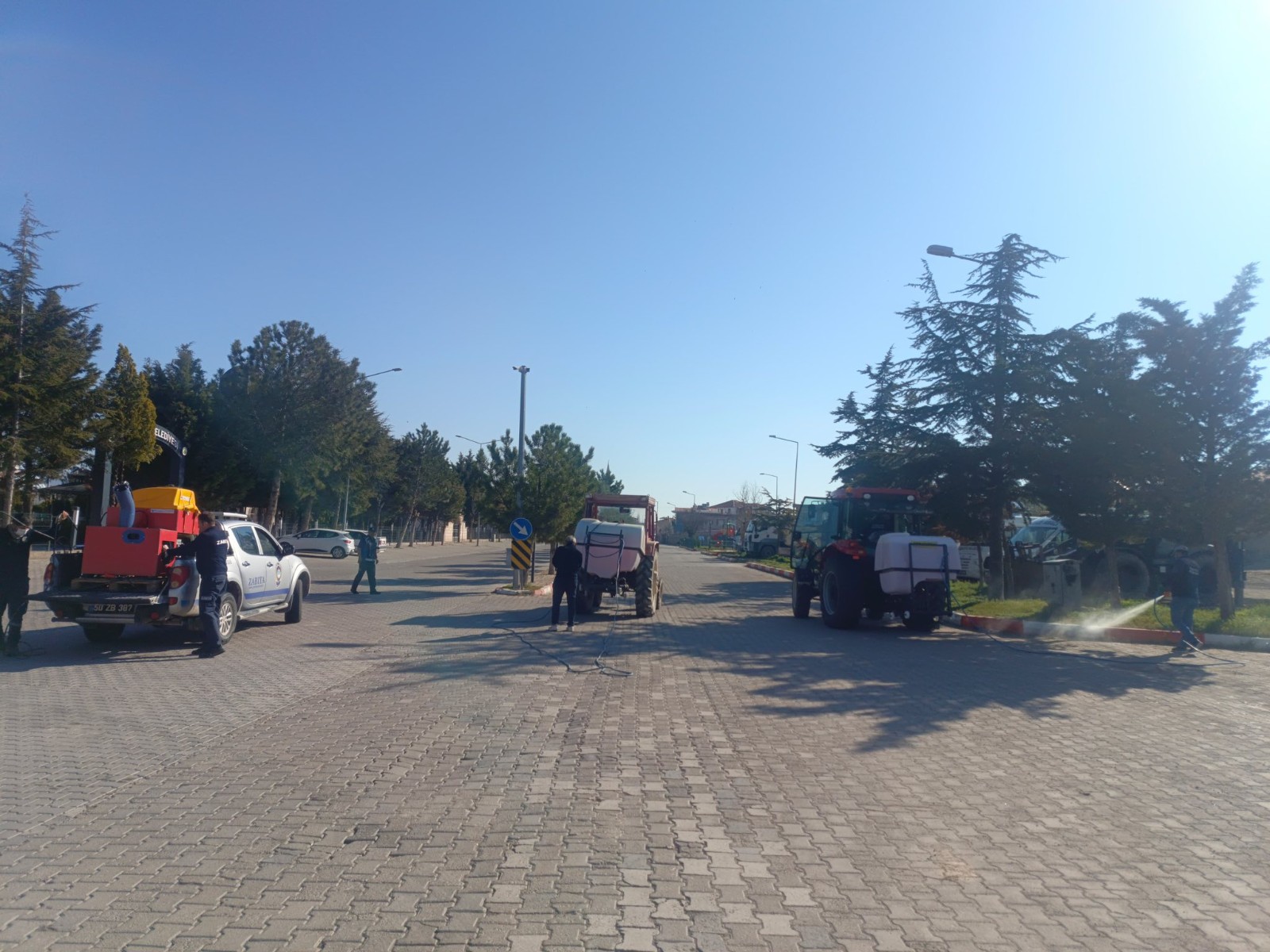 Yazıhüyük Belediyesi Yabancı Otla Mücadele Yapıyor