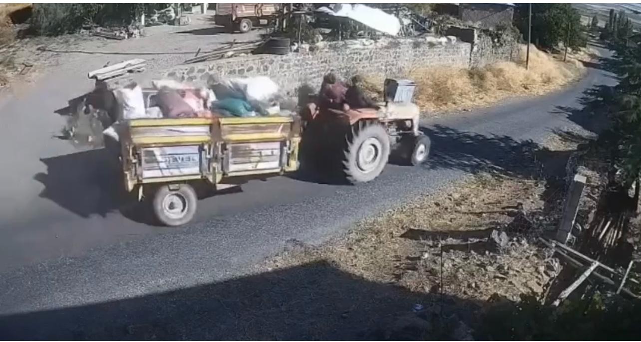 Devrilen Traktör Römorkunda Ağır Yaralanan  Kadın Öldü