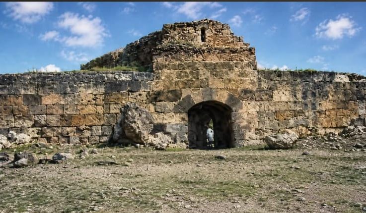 MODERN TÜRKİYE YÜZYILI’NDA, DOLAYHAN VE DOĞALA HAN ‘A VAKIF OLACAK VAKIFLAR GENEL MÜDÜRLÜĞÜ İLGİLİLERİ ARANIYOR