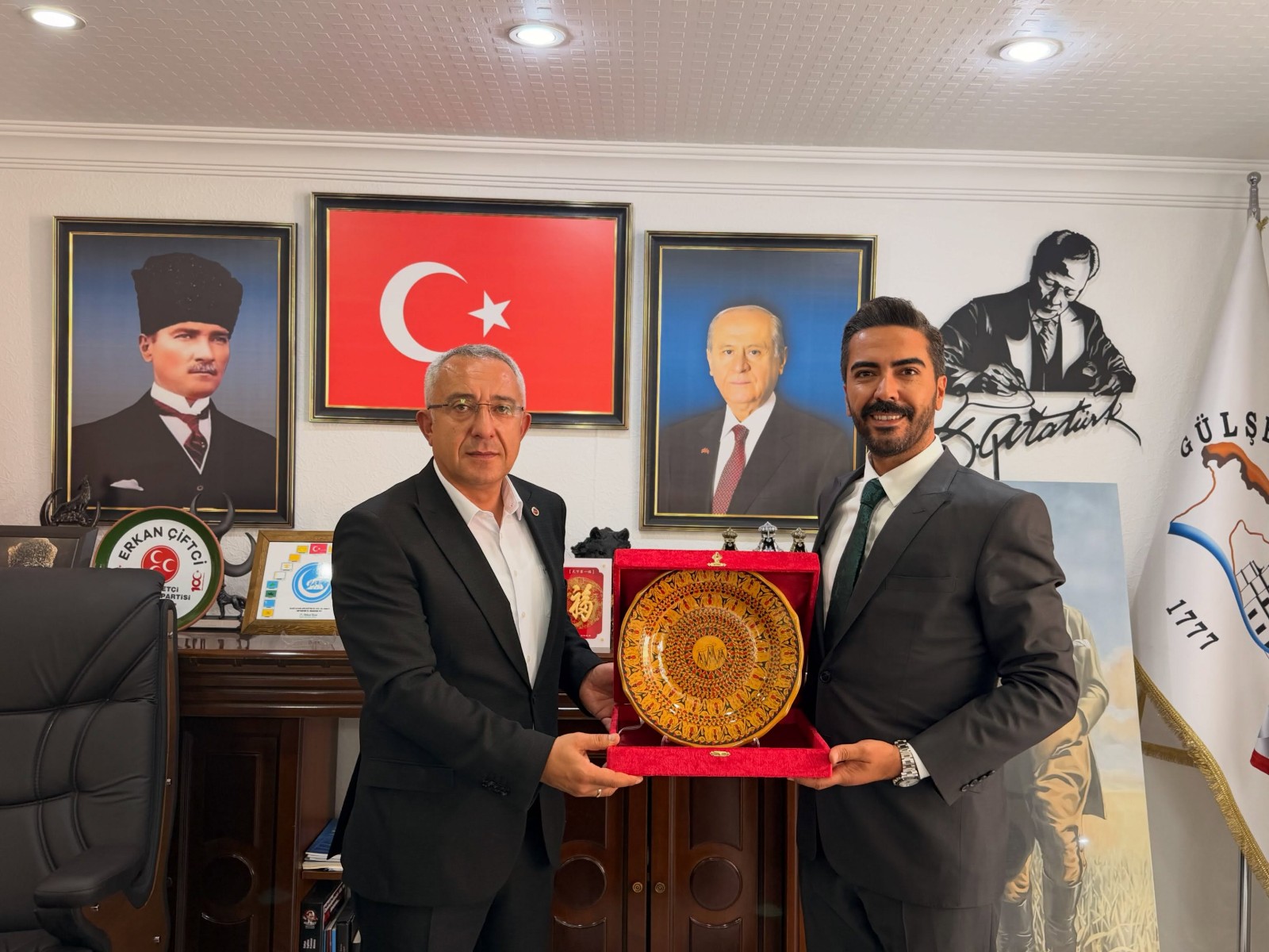 Başkan Çiftci’ye Plaket