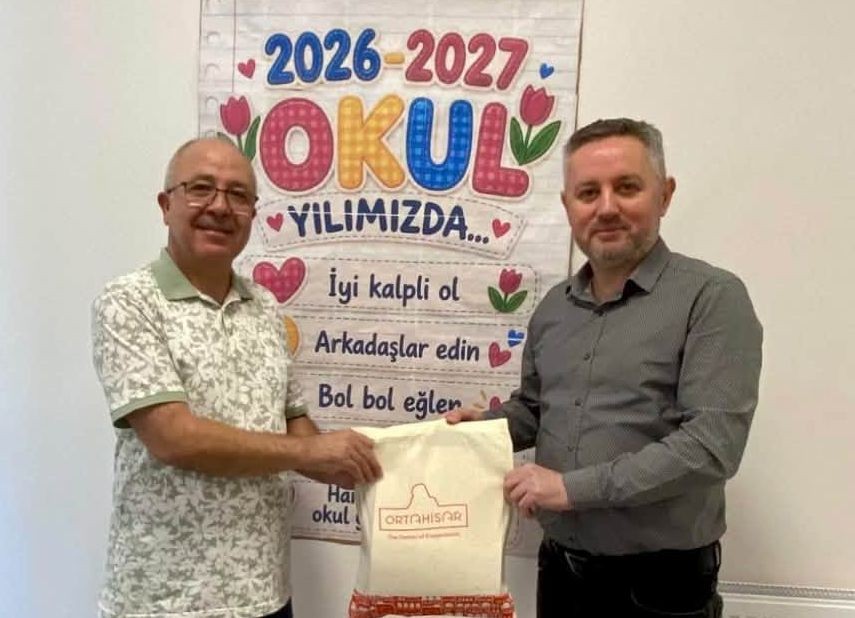 BAŞKAN ATEŞ, ORTAHİSAR' DAKİ İLKOKUL ÖĞRENCİLERİNE KIRTASİYE SETİ DAĞITTI