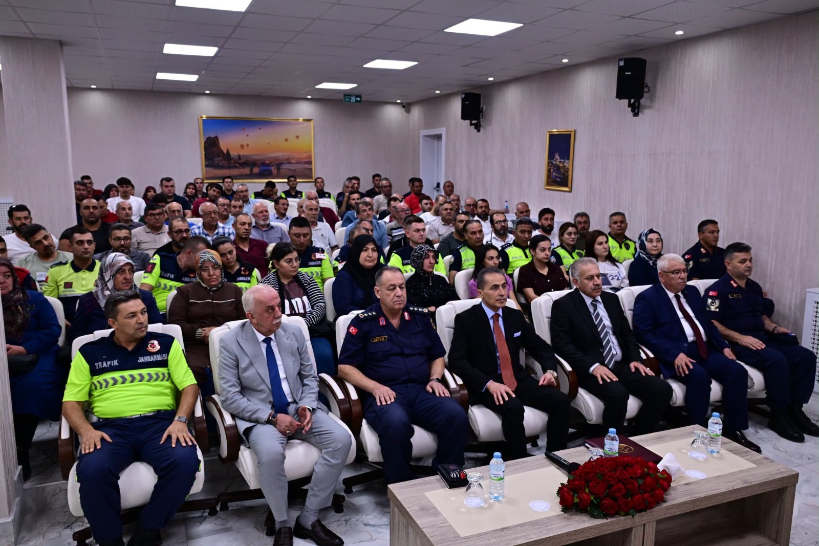 Vali Kök Başkanlığında Okul Servis Araçları ve  Trafik Güvenliği Koordinasyon Toplantısı