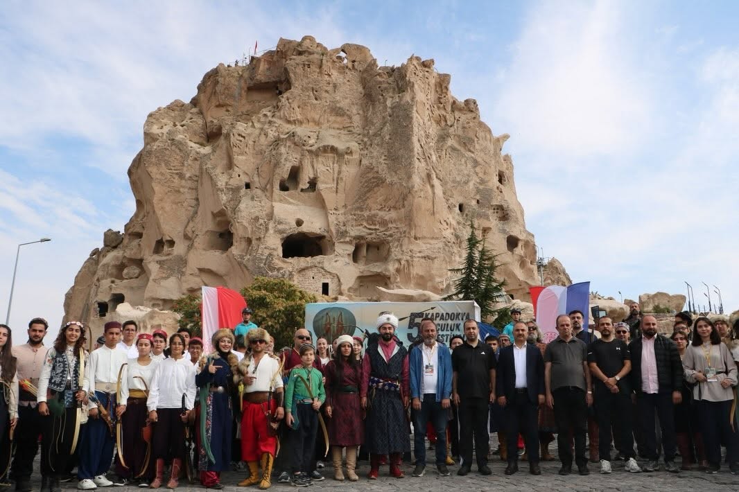 UÇHİSAR’DA 5. KAPADOKYA GELENEKSEL OKÇULUK MÜSABAKALARI GERÇEKLEŞTİRİLDİ