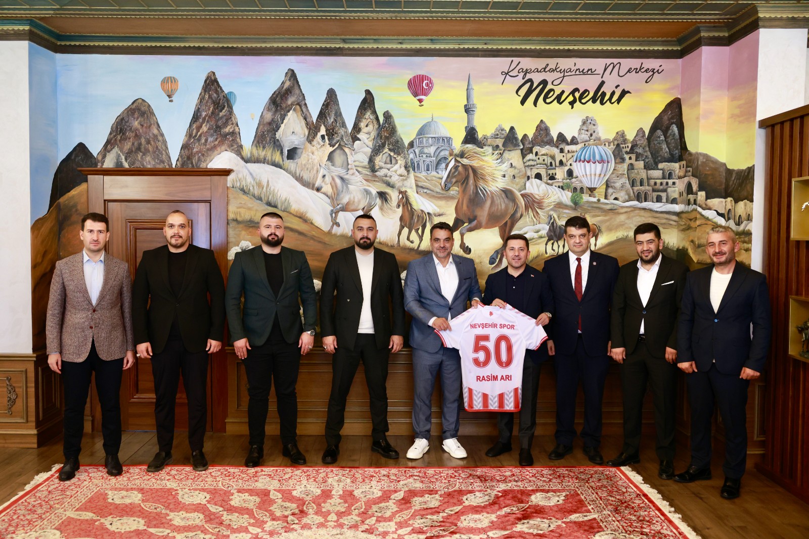 Belediye Başkanı Rasim Arı, Nevşehirspor Yönetimini Ağırladı