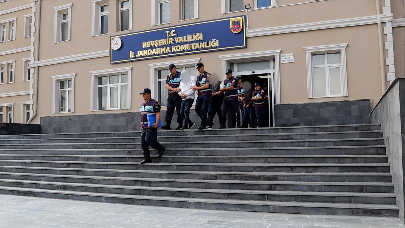 Jandarma Ekiplerinden Uyuşturucu Operasyonu: 3 Şüpheli Tutuklandı