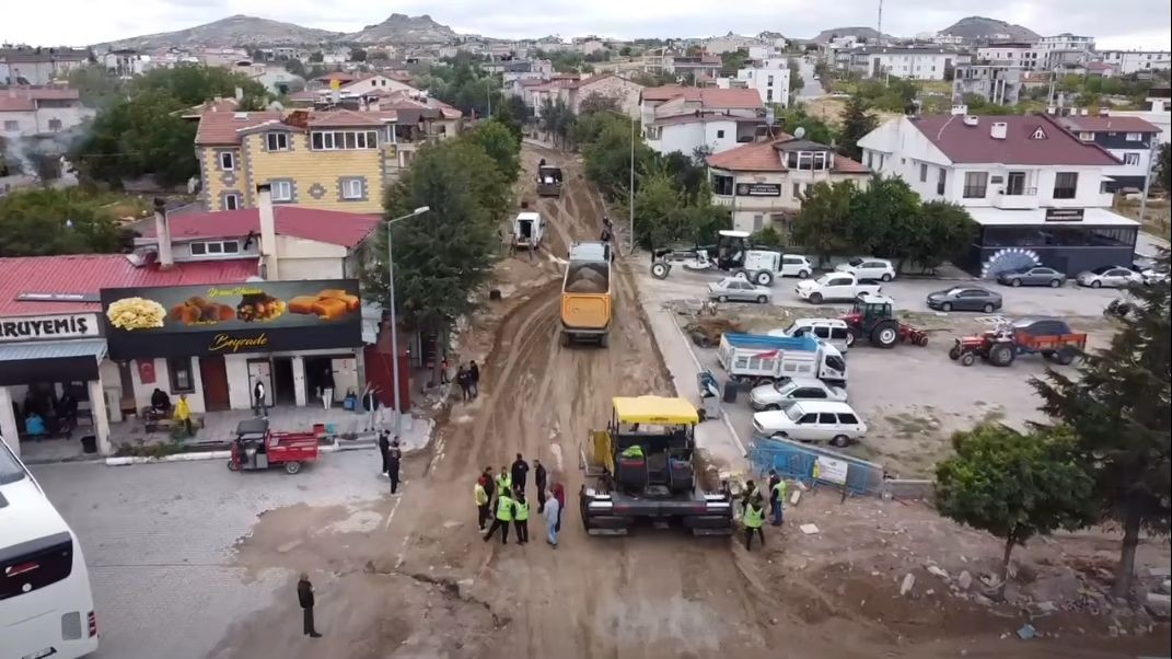 BAŞKAN ÇAMCI, YUNUS EMRE CADDESİ’NDEKİ ÇALIŞMALARI YERİNDE İNCELEDİ