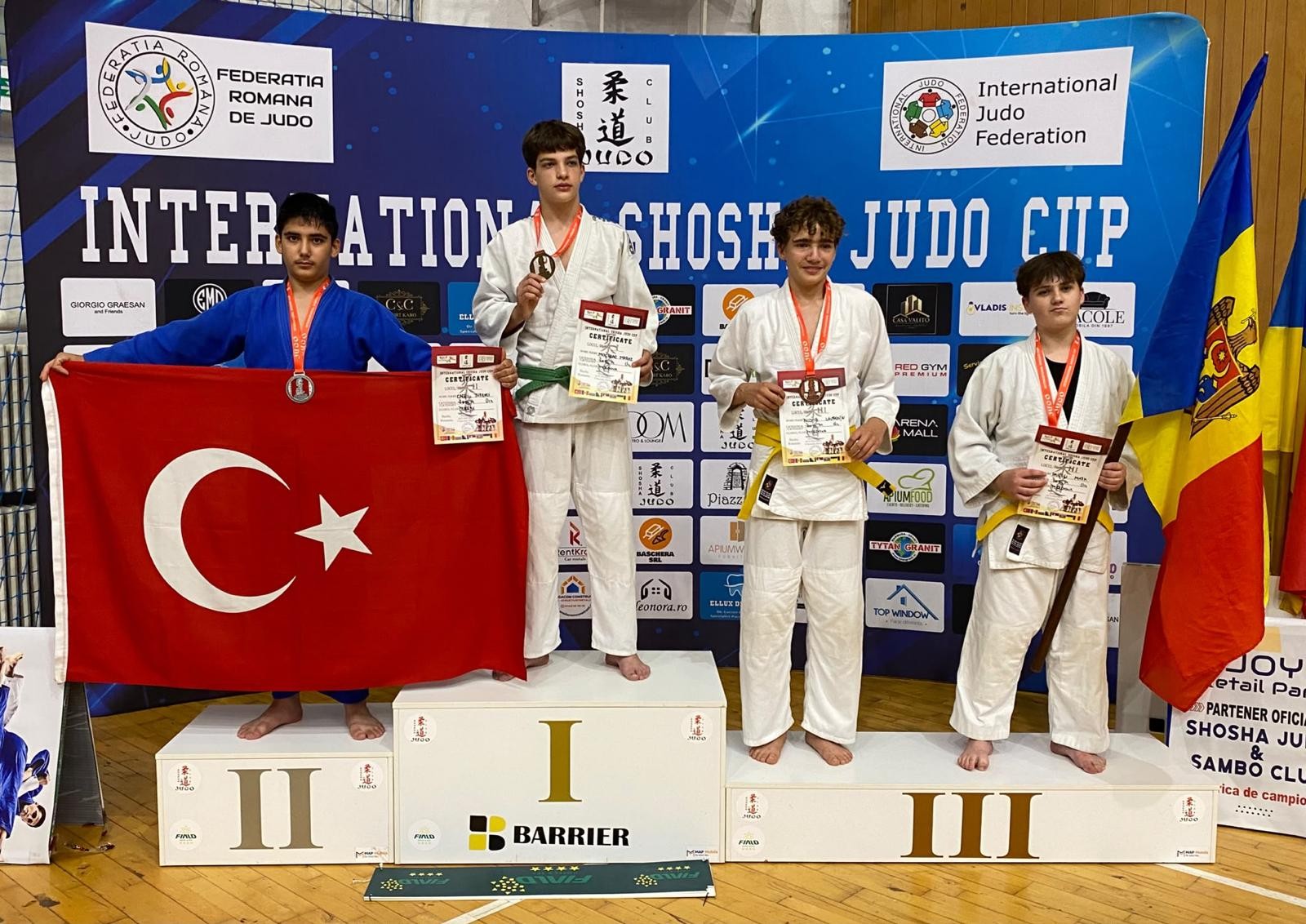 ALTINYILDIZLI ÖĞRENCİLERDEN ROMANYA’DA GURUR VEREN BAŞARI
