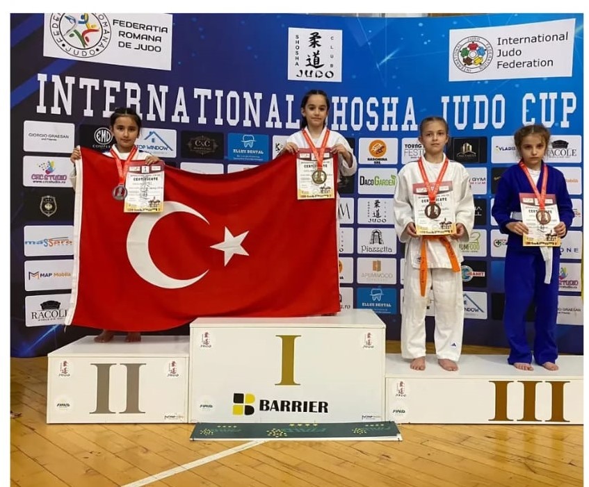 YAVUZ SULTAN SELİM HAN ORTAOKULU'NDAN JUDODA BÜYÜK BAŞARI