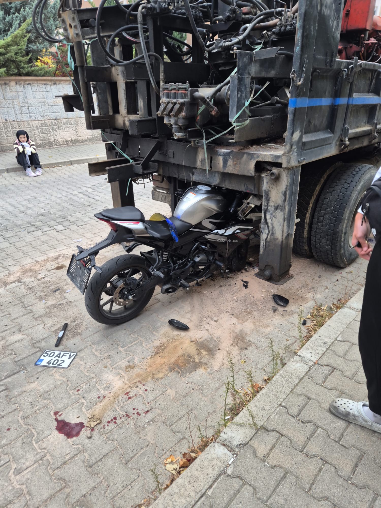 CEVHER DUDAYEV MAHALLESİNDE MOTOSİKLET KAZASI: 2 YARALI