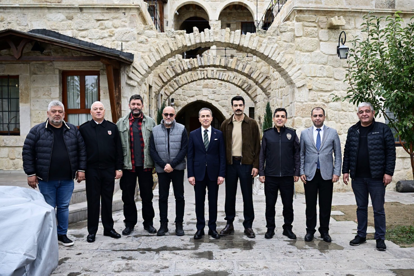 Vali Kök, Reyting Rekorları Kıran Sevdan Bir Ateş  Dizisinin Setini Ziyaret Etti