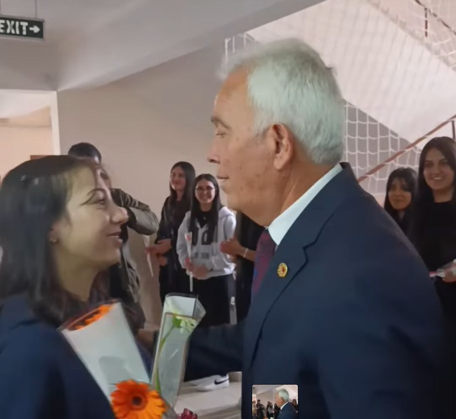 46 YILLIK EĞİTİMCİ İLHAN  EKİCİ’YE UNUTULMAZ VEDA