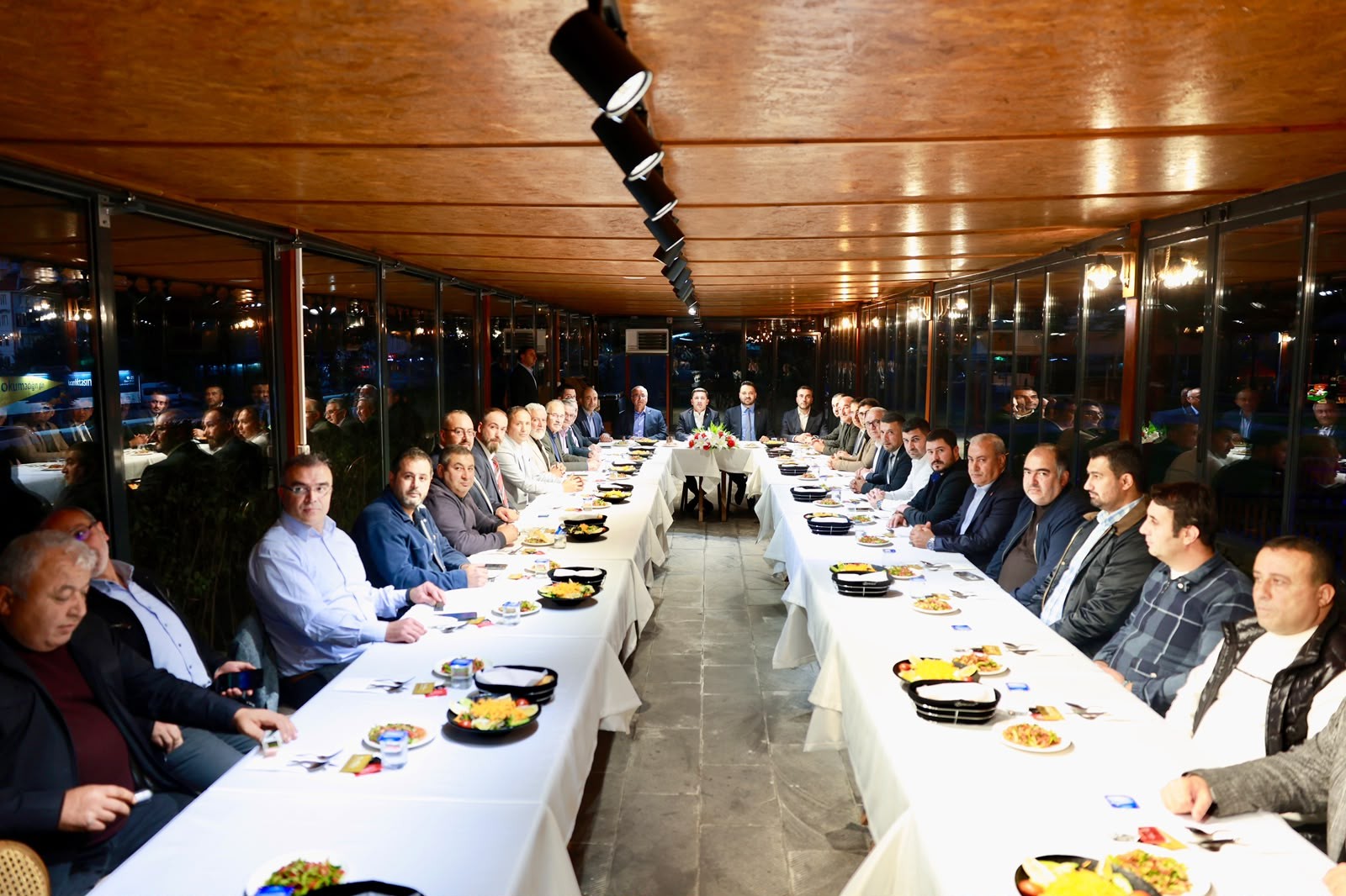 Başkan Rasim Arı, Muhtarlarla NevMekan’da Bir Araya Geldi
