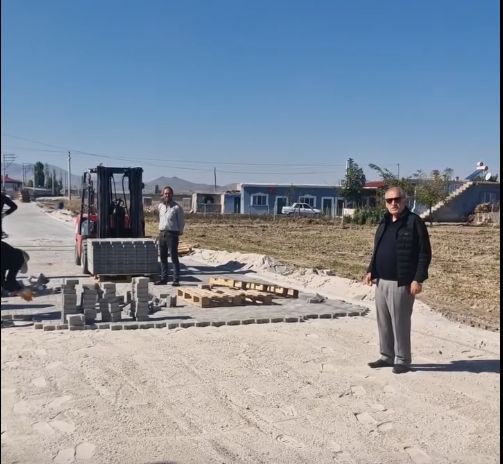 YAZIHÜYÜK BELDESİNDE YOL DÜZENLEME ÇALIŞMALARI DEVAM EDİYOR