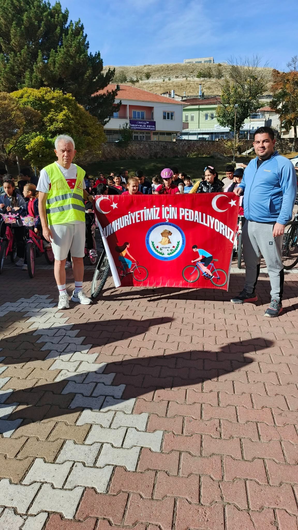GÜLŞEHİR’DE CUMHURİYETİN 103’ÜNCÜ YILI ANISINA BİSİKLET TURNUVASI DÜZENLENDİ