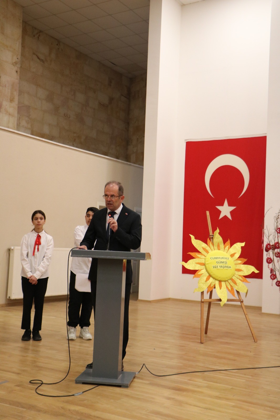 UÇHİSAR’DA 29 EKİM CUMHURİYET BAYRAMI COŞKUYLA KUTLANDI