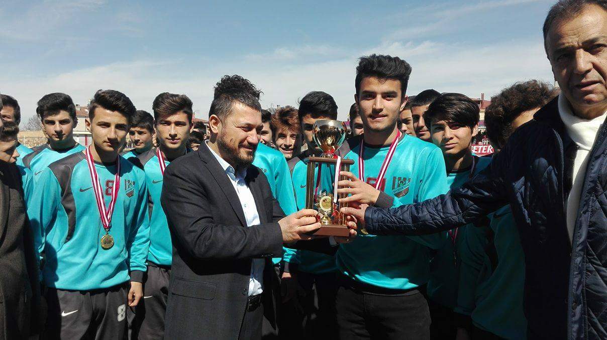 U15-U17-U19 Şampiyonu Nevşehirspor kupasını aldı