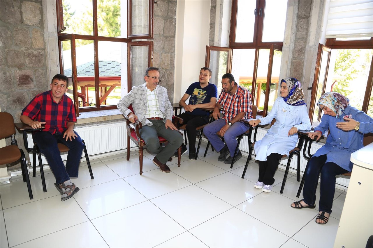 Seçen, Özel İnsanlar Eğitim Merkezi’nde