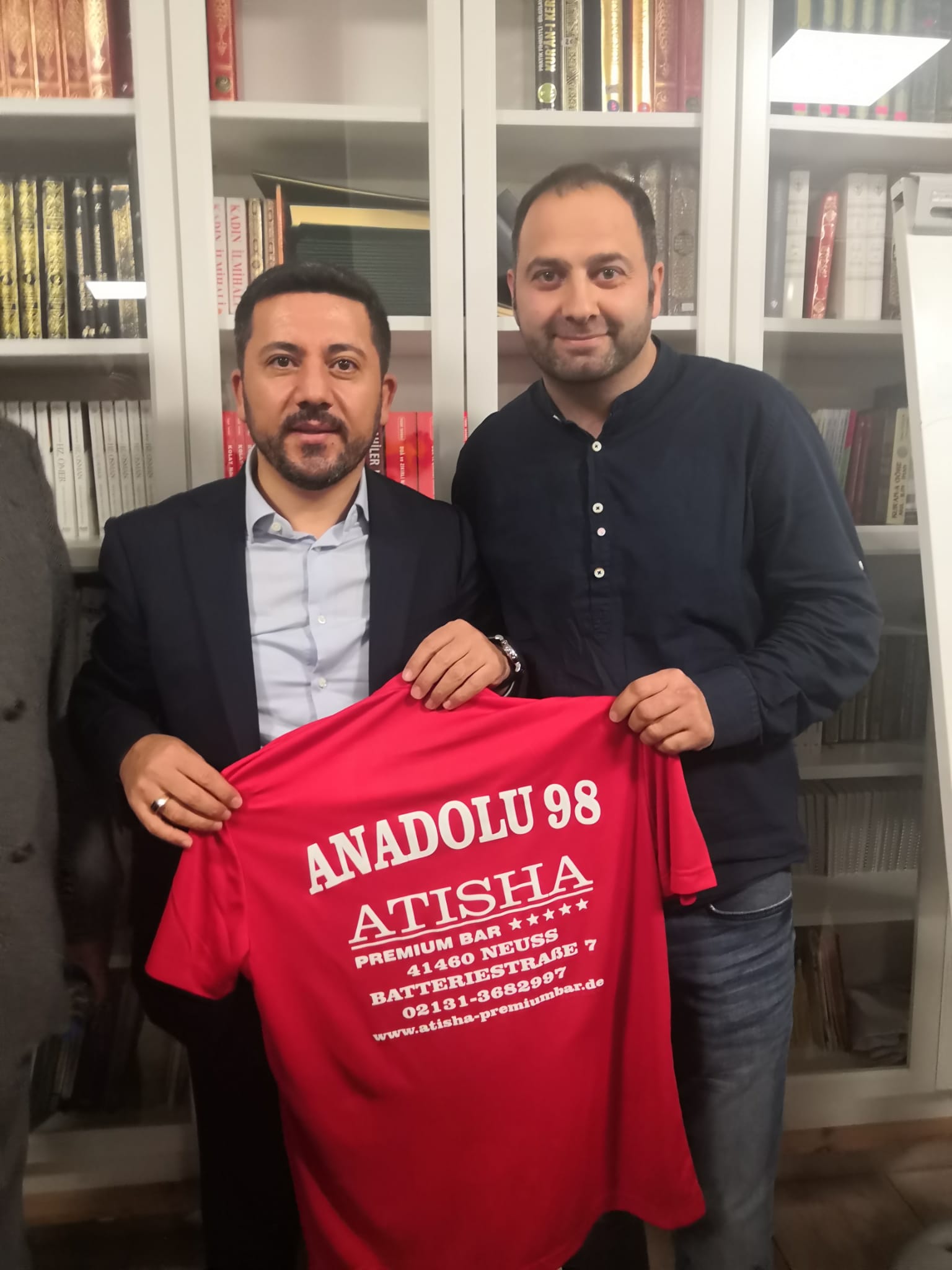 Başkan Arı,Hollanda’da Türk takımı Erftal Anadolu 98 Neuss Futbol kulübünü ziyaret etti