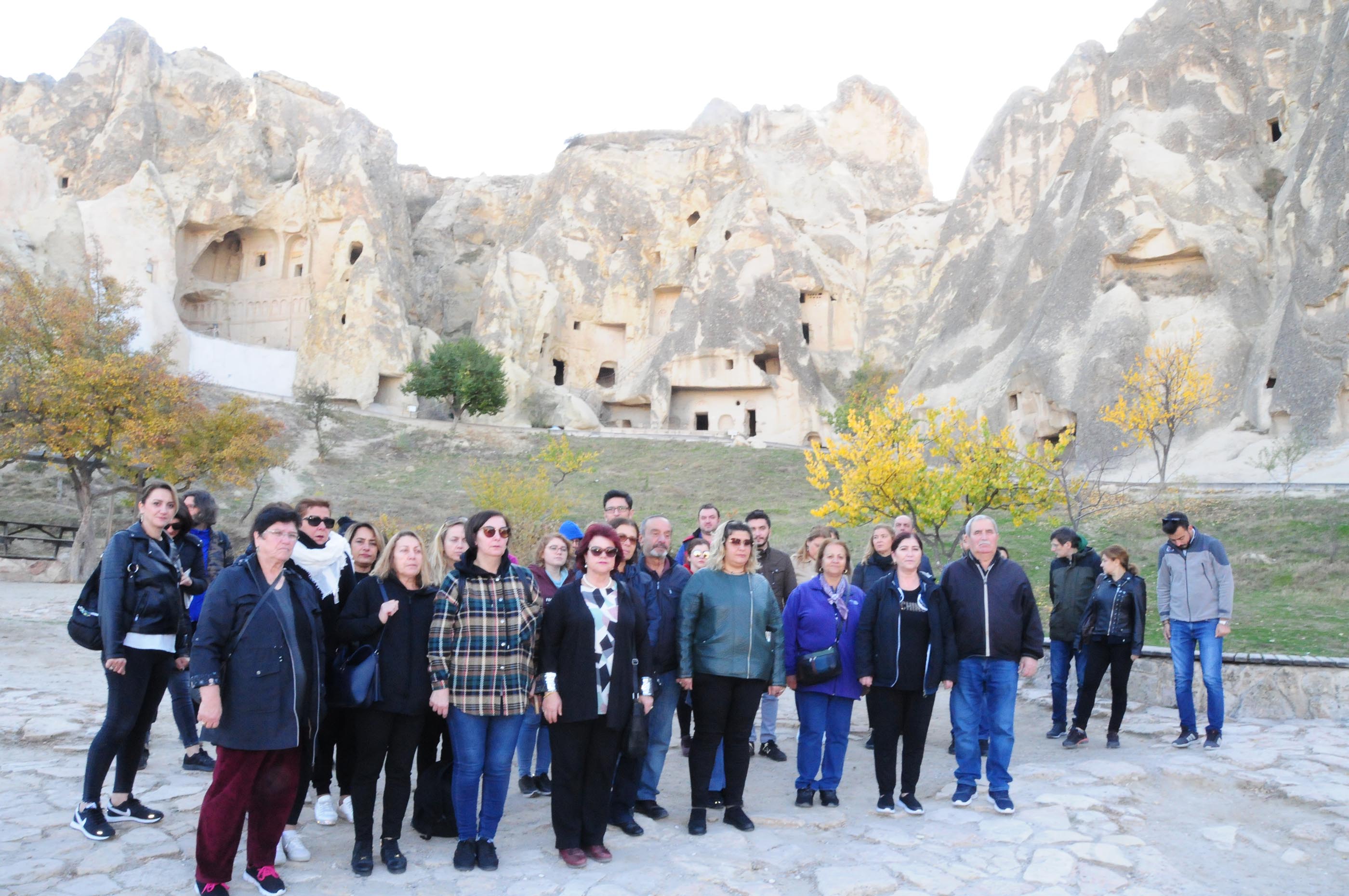 Turistlerde Atatürk için saygı duruşunda bulundular