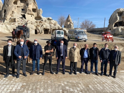 EÜ Veteriner Fakültesi Dekanı İnci, Göreme’deki Moonlight Horse Ranch at çiftliğinde incelemelerde bulundu