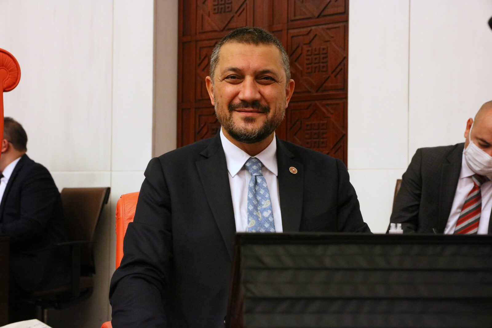 AK PARTİ MİLLETVEKİLİ AÇIKGÖZ’DEN BİR ‘BAHÇELERDE MAYDANOZ , GEL BİZE BAZI BAZI’ GÜZELLEMESİ DAHA