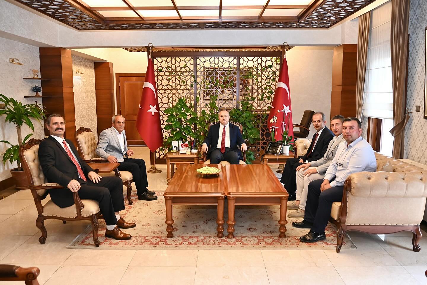 Uçhisar Belediye Başkanı Çamcı, Vali Ali Fidan’ı Meclis Üyeleri İle Ziyaret Etti