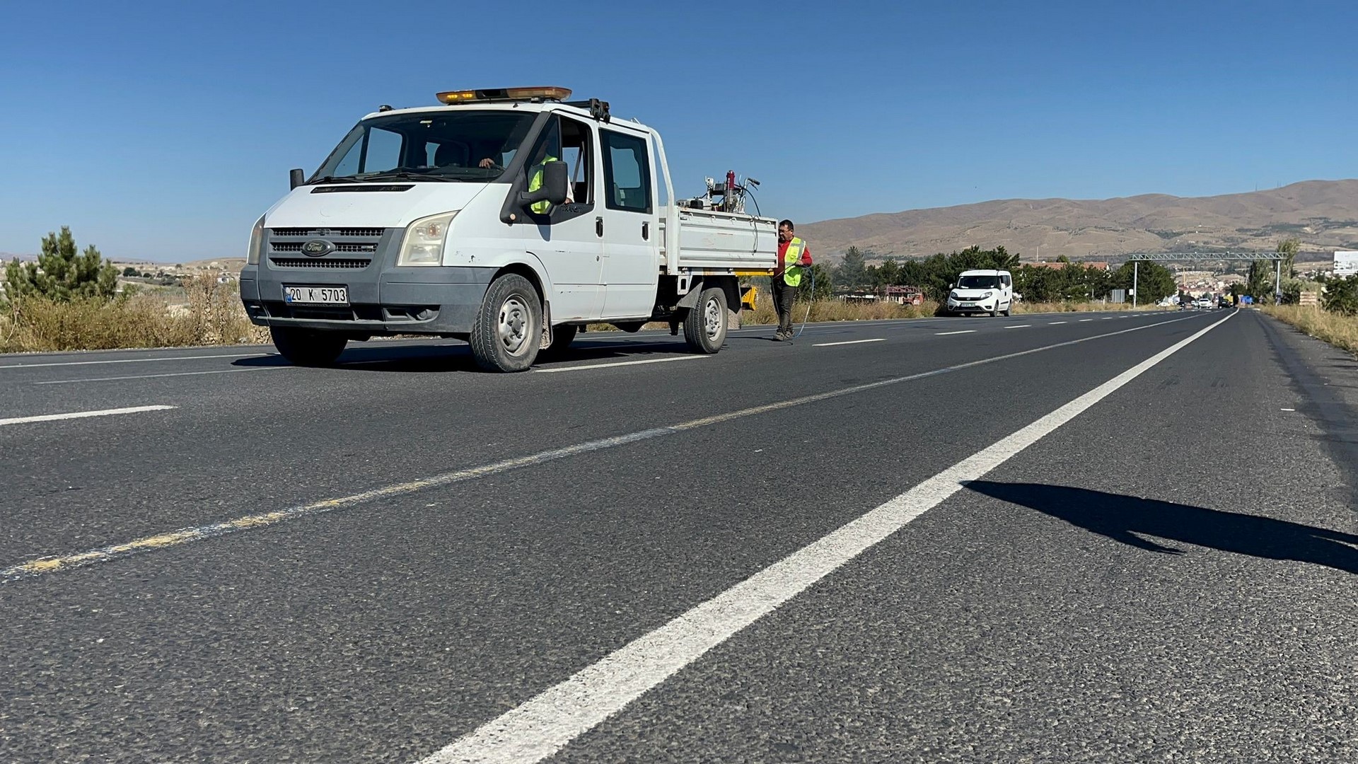 Avanos-Çavuşin-Göreme yolunda kafa karıştıran çizgiler siliniyor