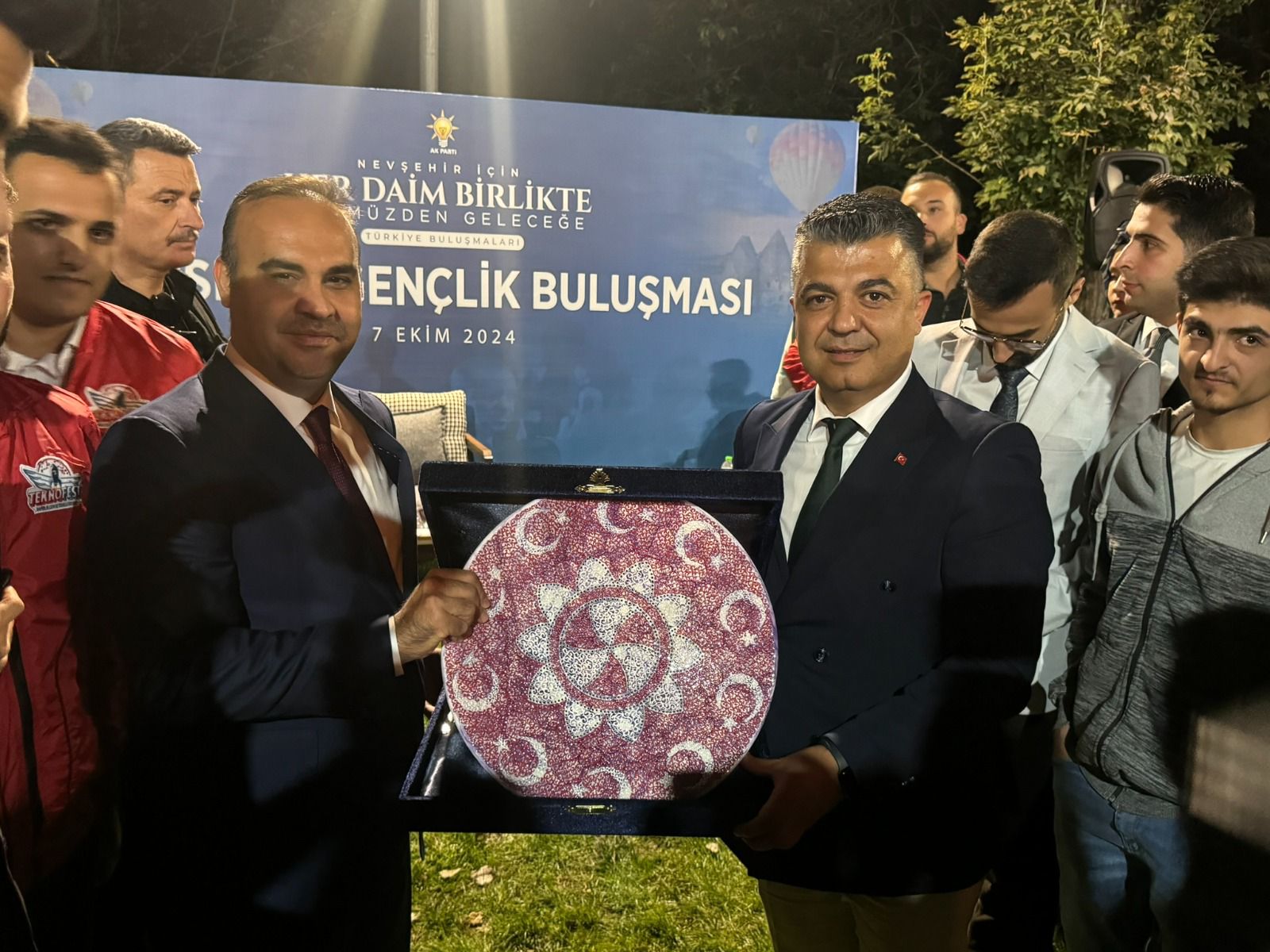 Sanayi ve Teknoloji Bakanı Kacır, Nar Beldesindeki Hasbihal Kafe’de Gençlik Buluşmasına Katıldı