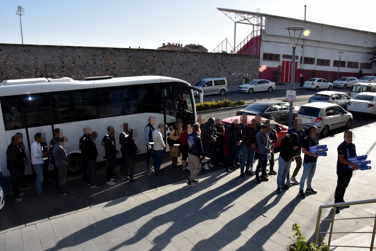 Nitelikli Dolandırıcılık Operasyonunda 54 Şahıs Tutuklandı