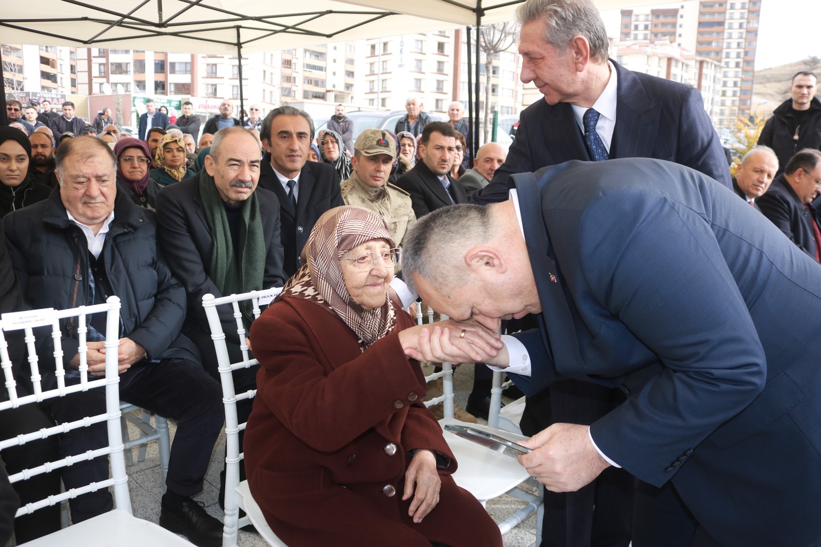 ÖZALTIN AİLESİNİN MUTLU GÜNÜ ;SEVİM-H.DURAN ÖZALTIN AİLE SAĞLIĞI MERKEZİ AÇILDI