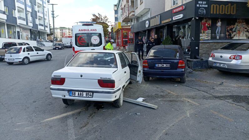 2000 Evler Mahallesi’nde Trafik Kazası: 4 Yaralı