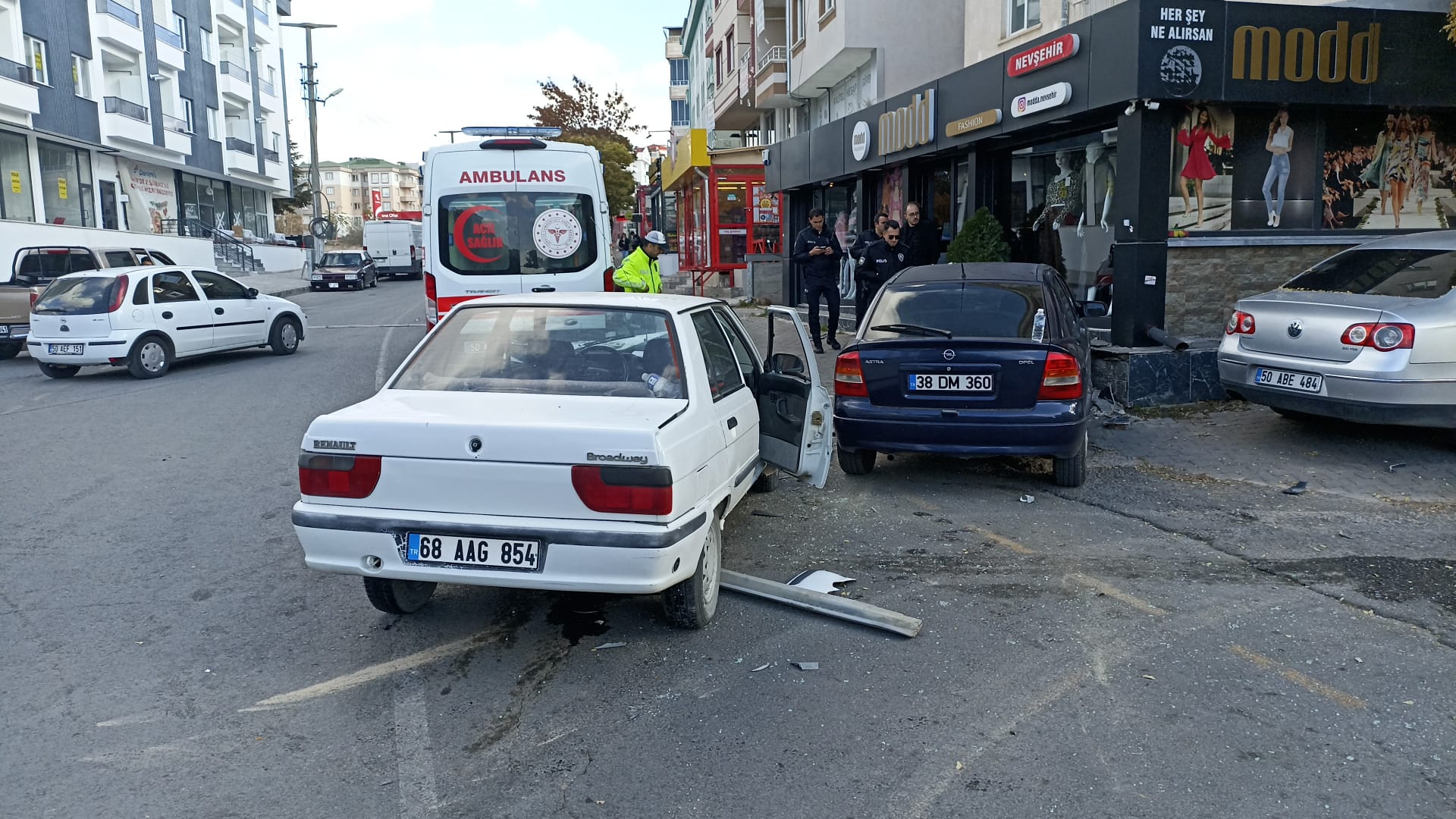 2000 Evler Mahallesi’nde Trafik Kazası: 4 Yaralı