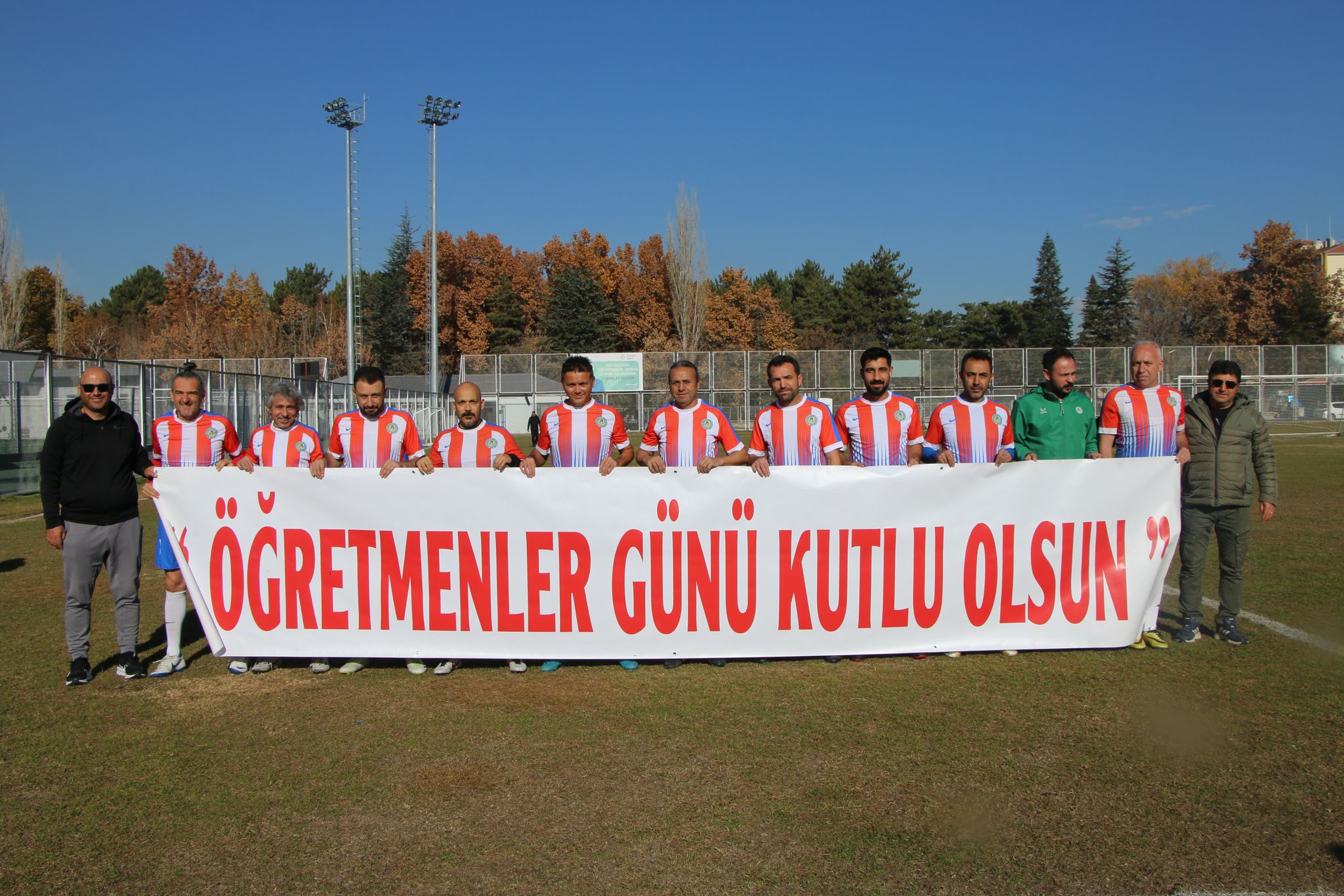 ÖĞRETMENLER ARASI FUTBOL DOSTLUK MAÇI DÜZENLENDİ