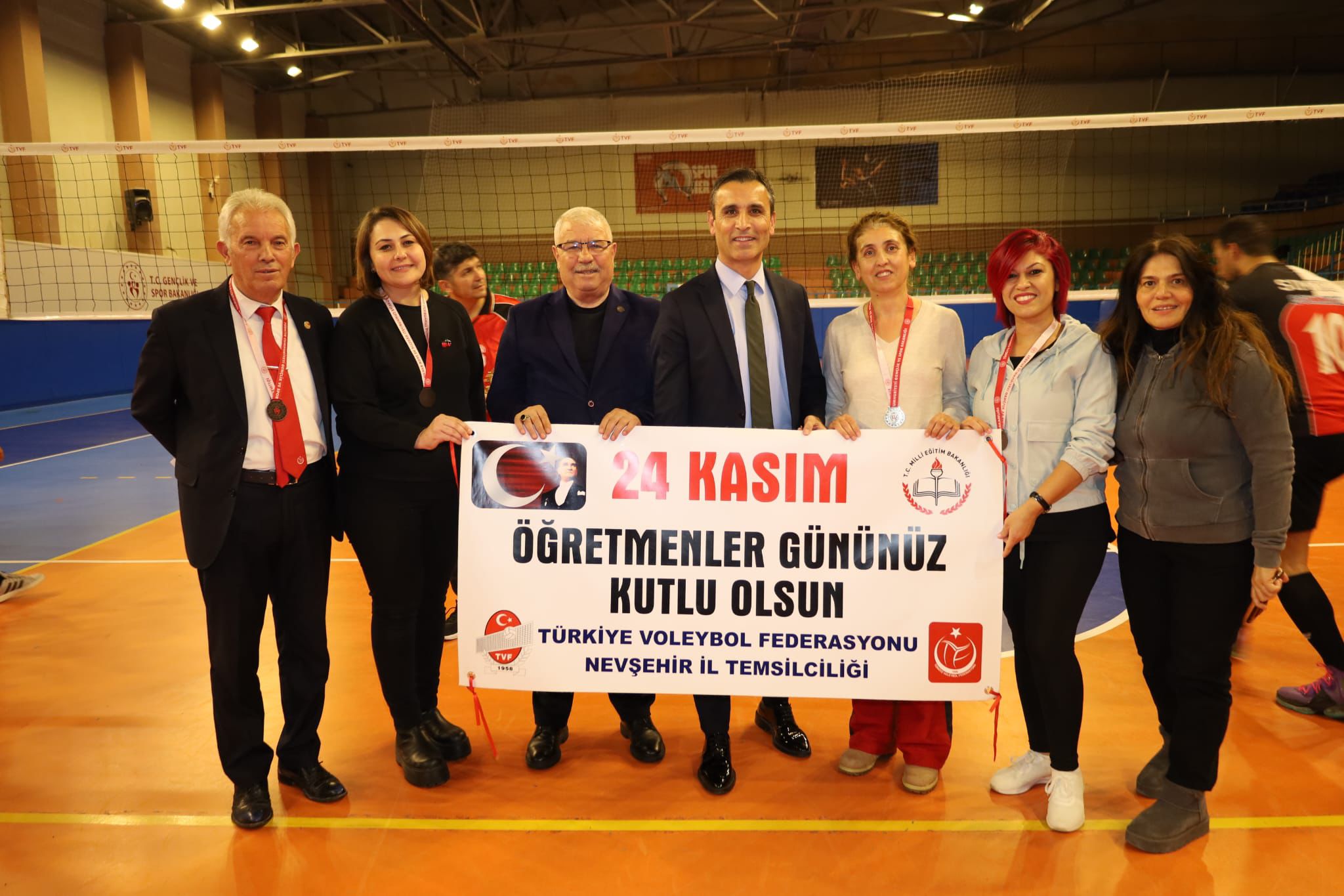 ÖĞRETMENLER ARASI VOLEYBOL ve MASA TENİSİ TURNUVALARI ÖDÜL TÖRENİ GERÇEKLEŞTİRİLDİ