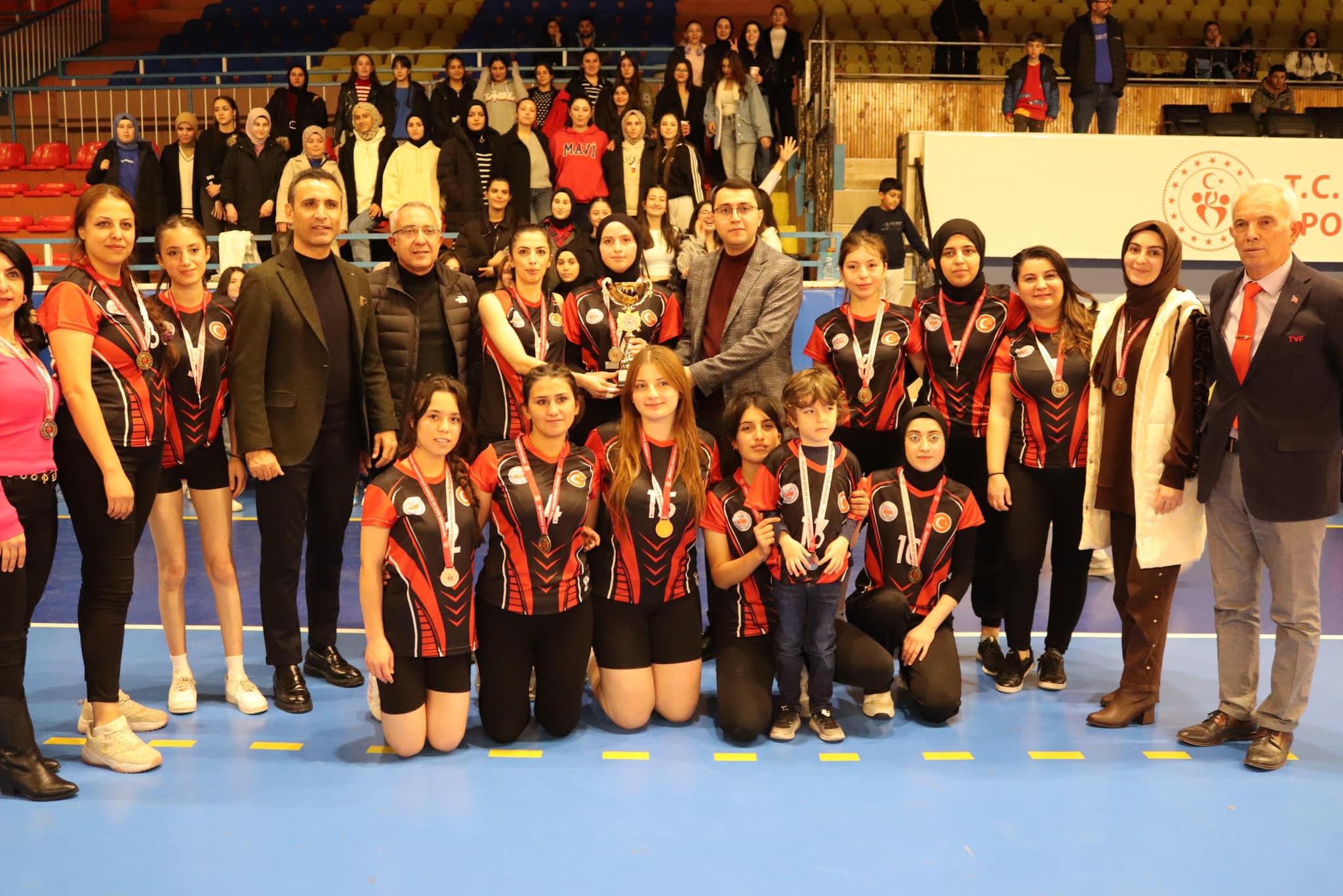 Gülşehir Kız Yurdu Voleybol Turnuvasında Birinci Oldu