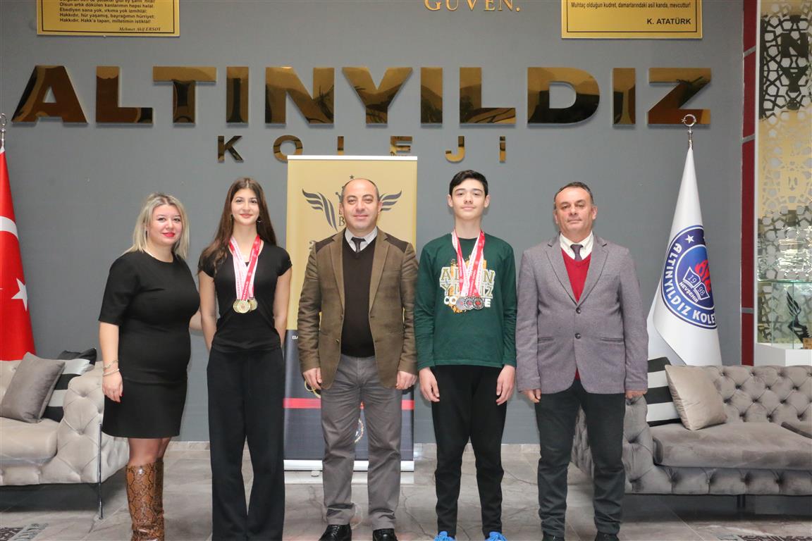 ALTINYILDIZ KOLEJİ FEN VE ANADOLU LİSESİ YÜZÜCÜLERİNDEN  BÜYÜK BAŞARI