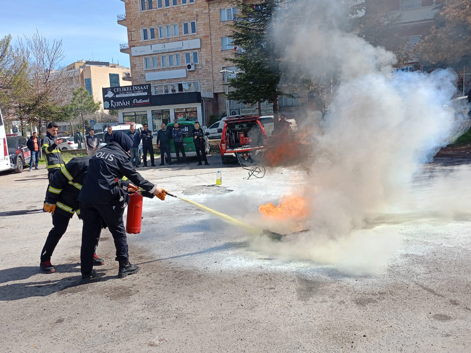 Emniyet Müdürlüğü Personellerine Bina Tahliyesi  ve Yangın Tatbikatı