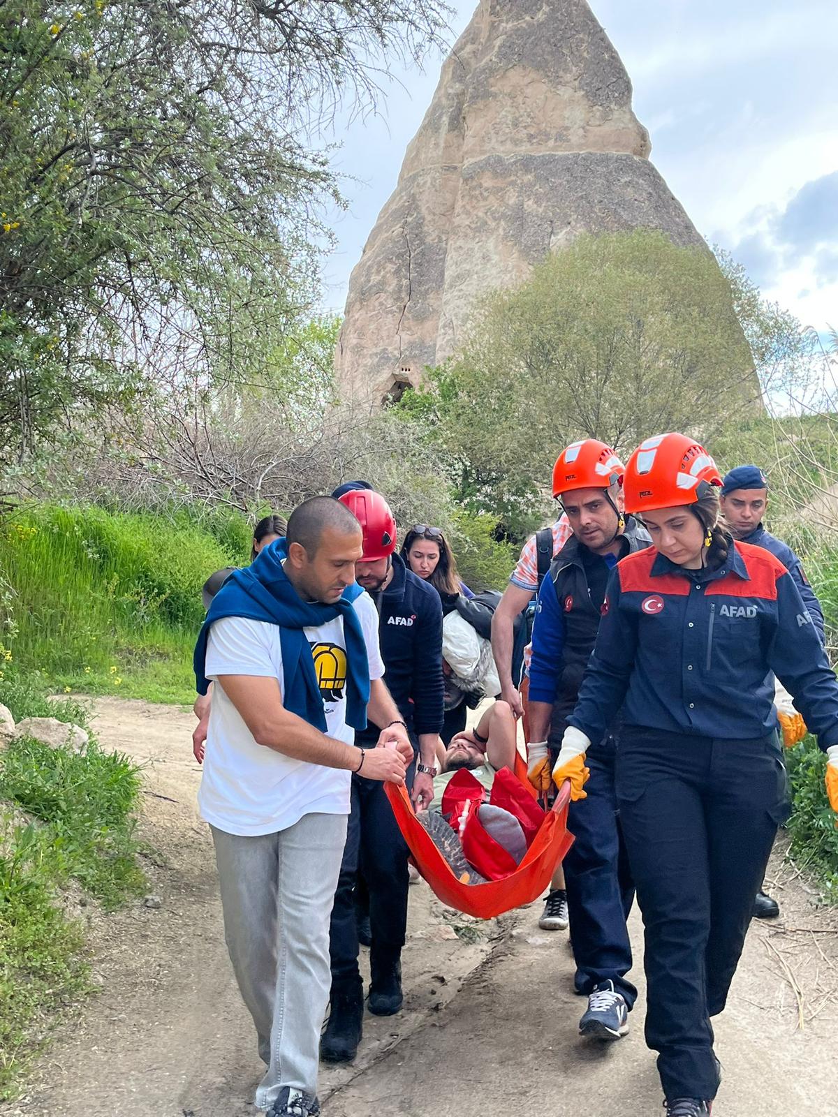 Vadi yürüyüşünde yaralanan turist kurtarıldı