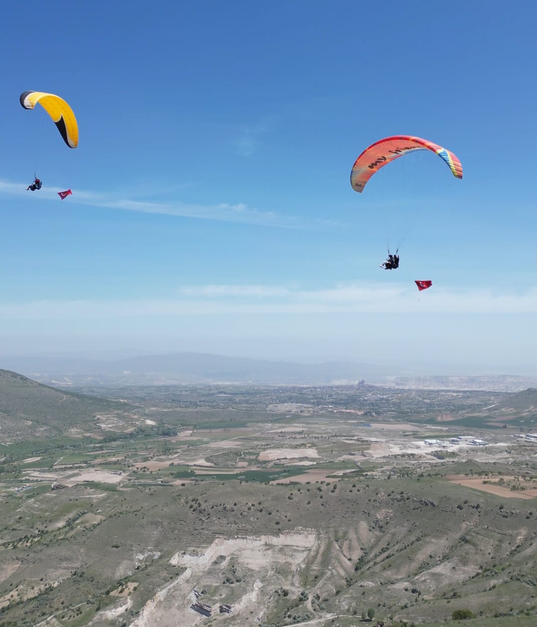 19 Mayıs Coşkusunu Yamaç Paraşüdü İle Gökyüzünde Yaşadılar