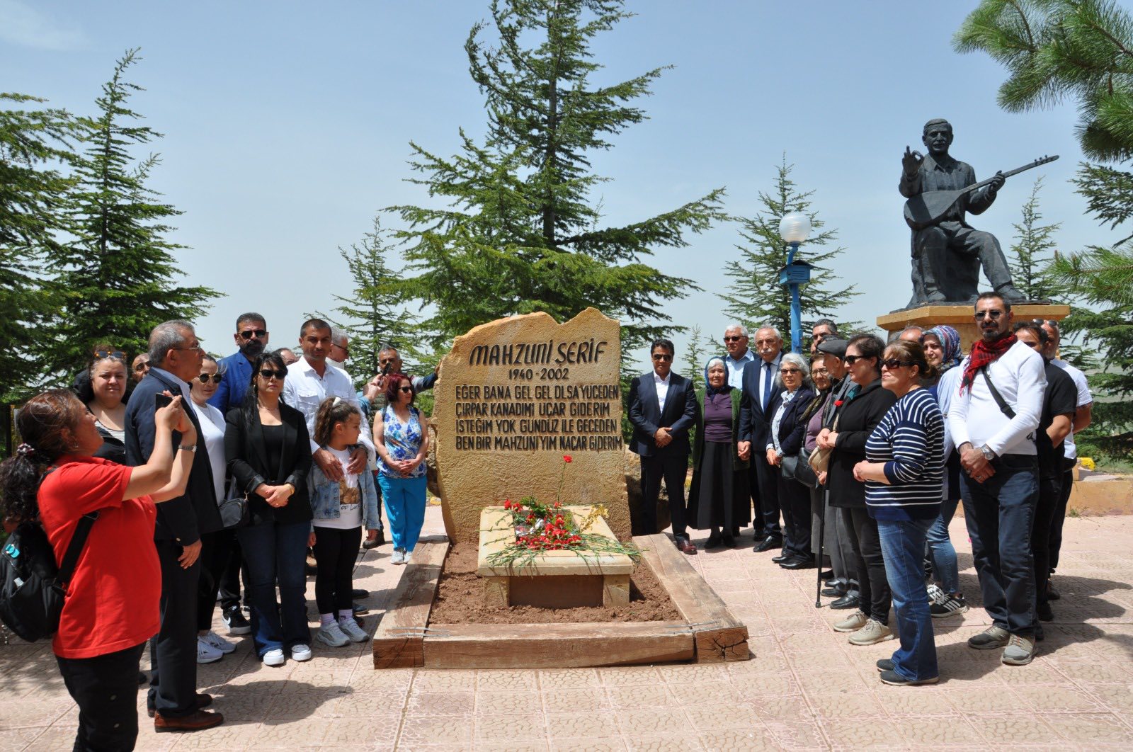 AŞIK MAHZUNİ ŞERİF HACIBEKTAŞ’DA ANILDI