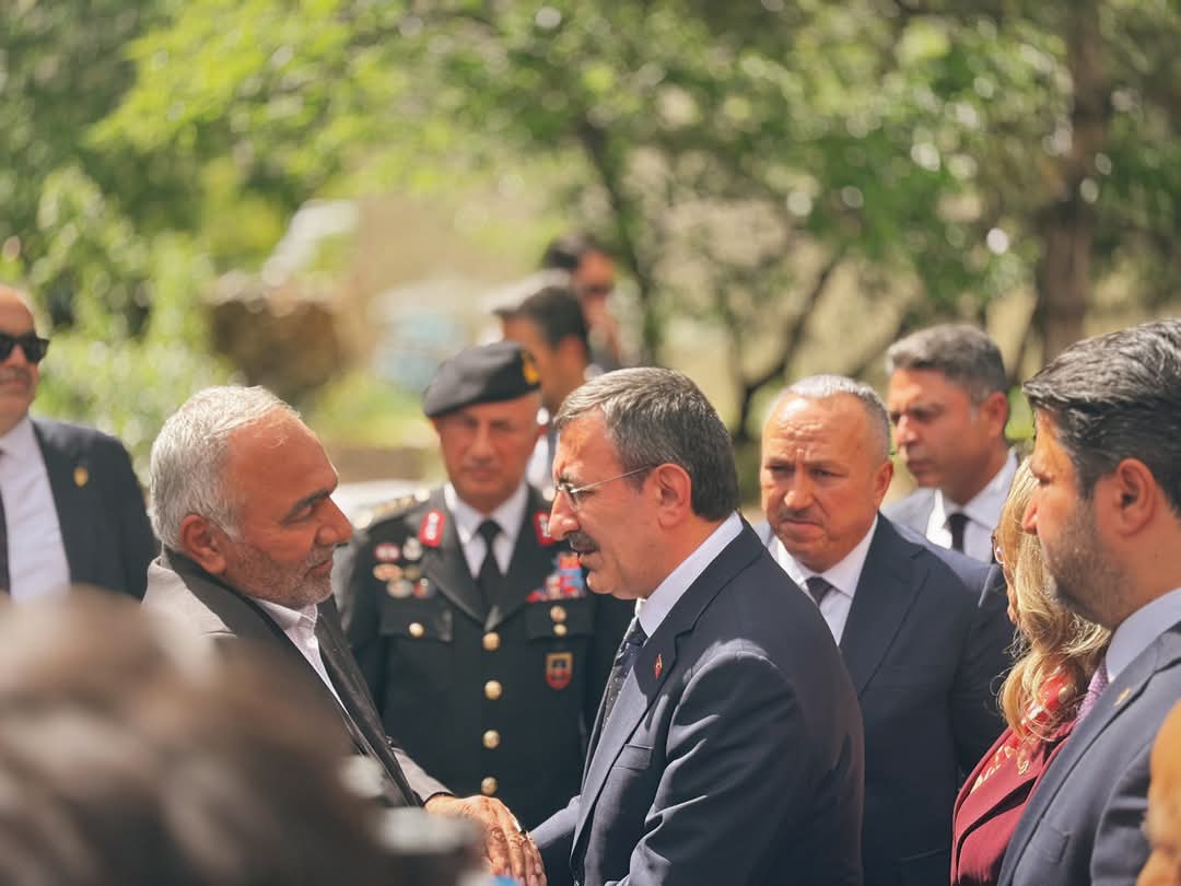 Cumhurbaşkanı Yardımcısı Yılmaz, Şehit Uzun’un Ailesine Taziye Ziyaretinde Bulundu