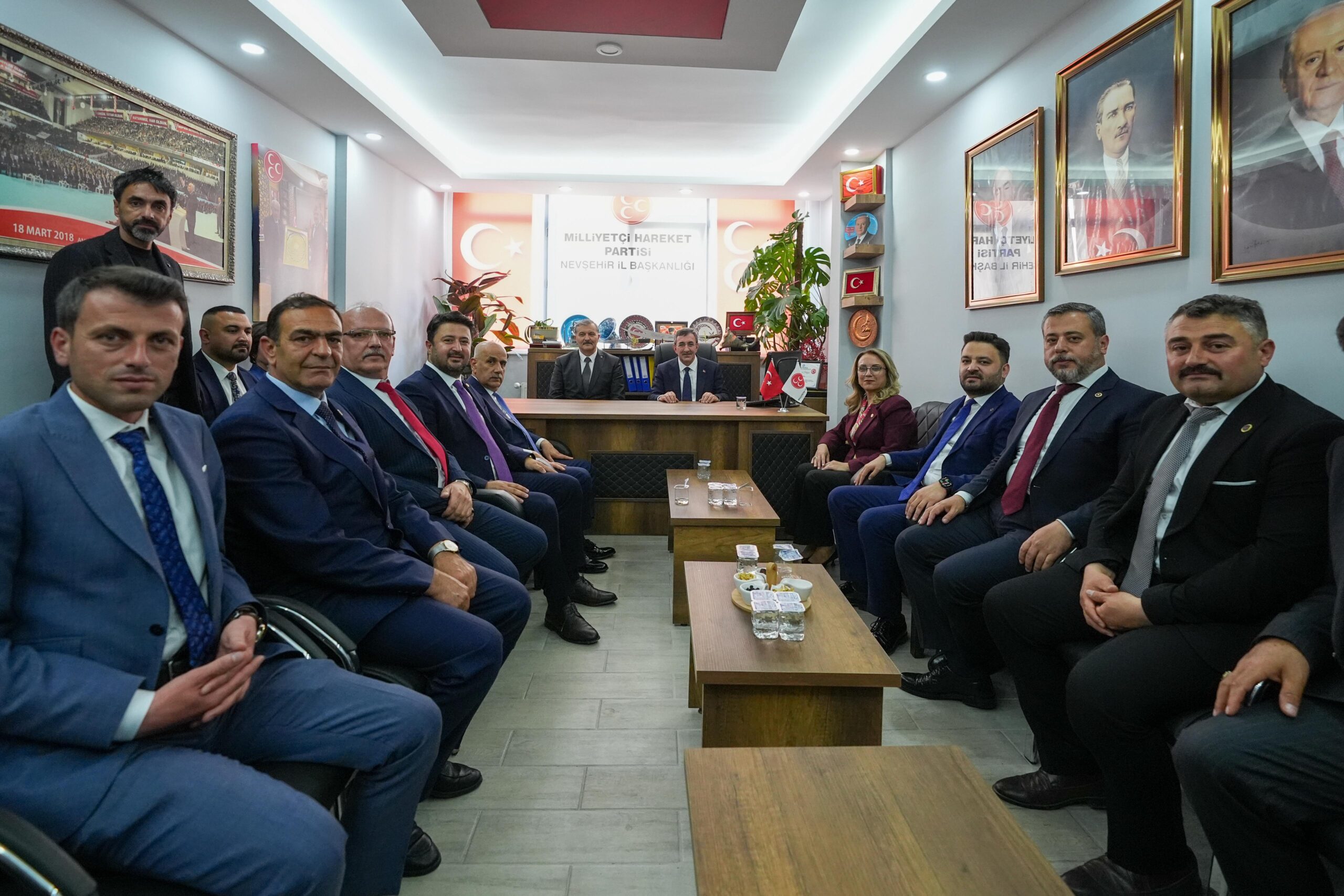 Cumhurbaşkanı Yardımcısı Yılmaz, MHP İl Teşkilatını Ziyaret Etti
