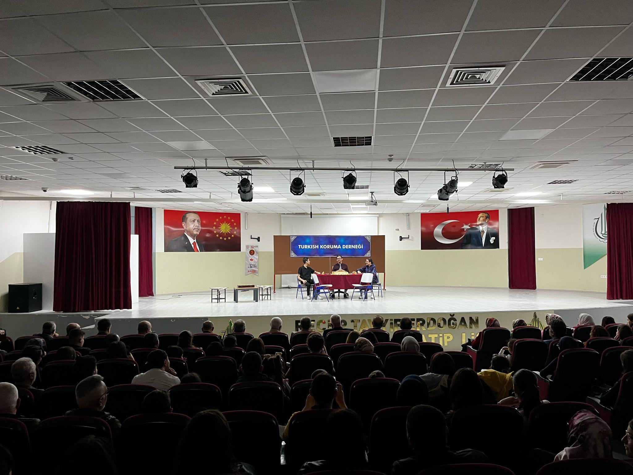 “%50 SANAT, %50 HAYAT” PROJESİ KAPSAMINDA “EYVAH TÜRKÇEM” TİYATRO OYUNU SAHNELENDİ